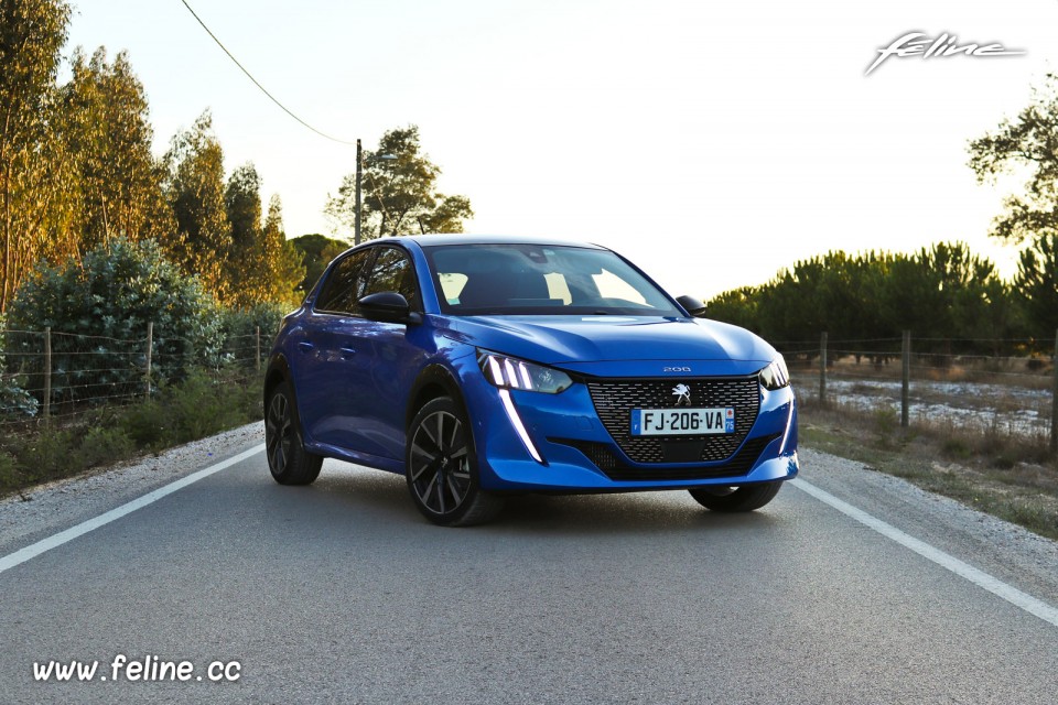 Photo 3/4 avant nouvelle Peugeot 208 II GT Line (2019)