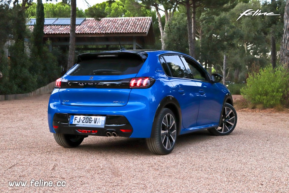 Photo 3/4 arrière nouvelle Peugeot 208 II GT Line (2019)