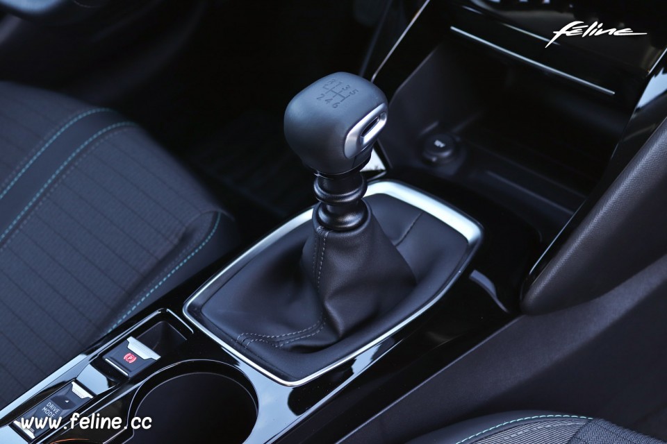 Photo boîte manuelle BVM6 nouvelle Peugeot 208 II Allure (2019)