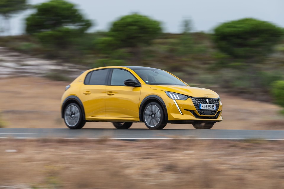 Photo officielle Peugeot 208 II GT Line Jaune Faro