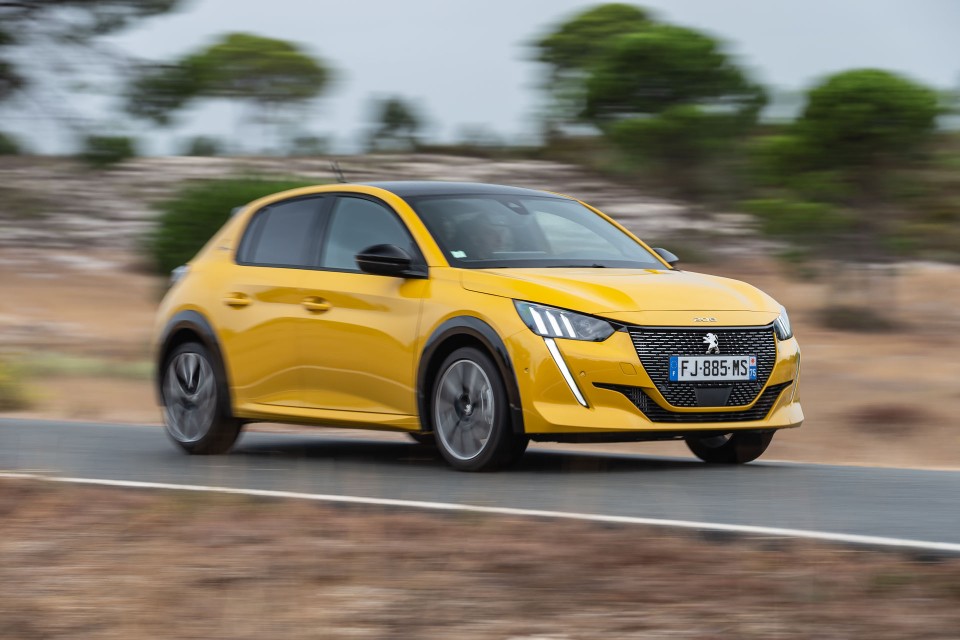 Photo officielle Peugeot 208 II GT Line Jaune Faro