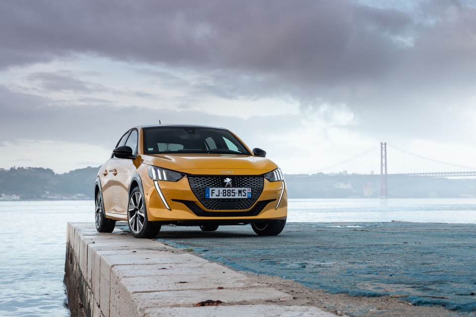 Photo officielle Peugeot 208 II GT Line Jaune Faro - Essais pres