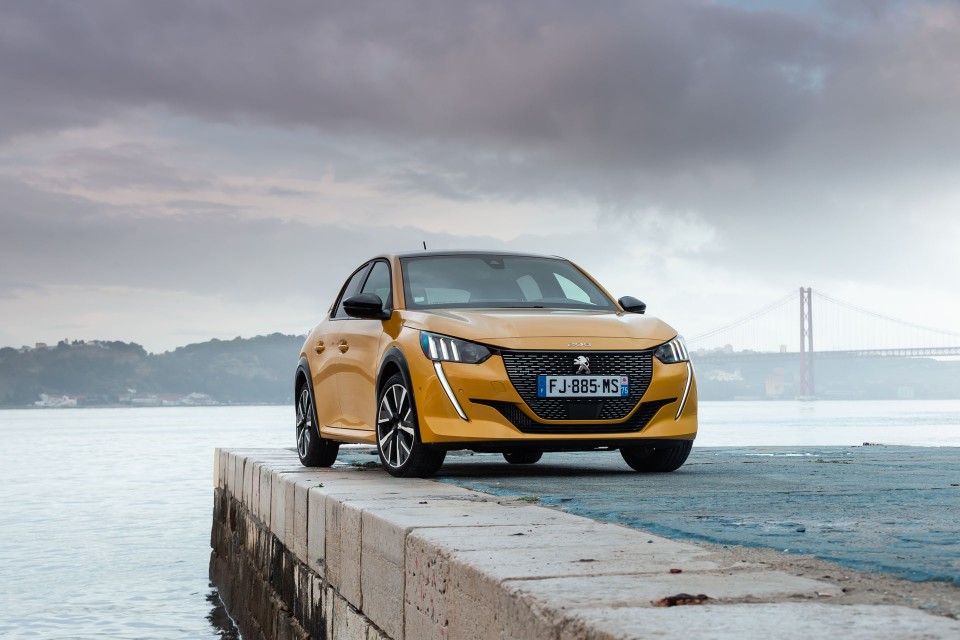 Photo officielle Peugeot 208 II GT Line Jaune Faro - Essais pres