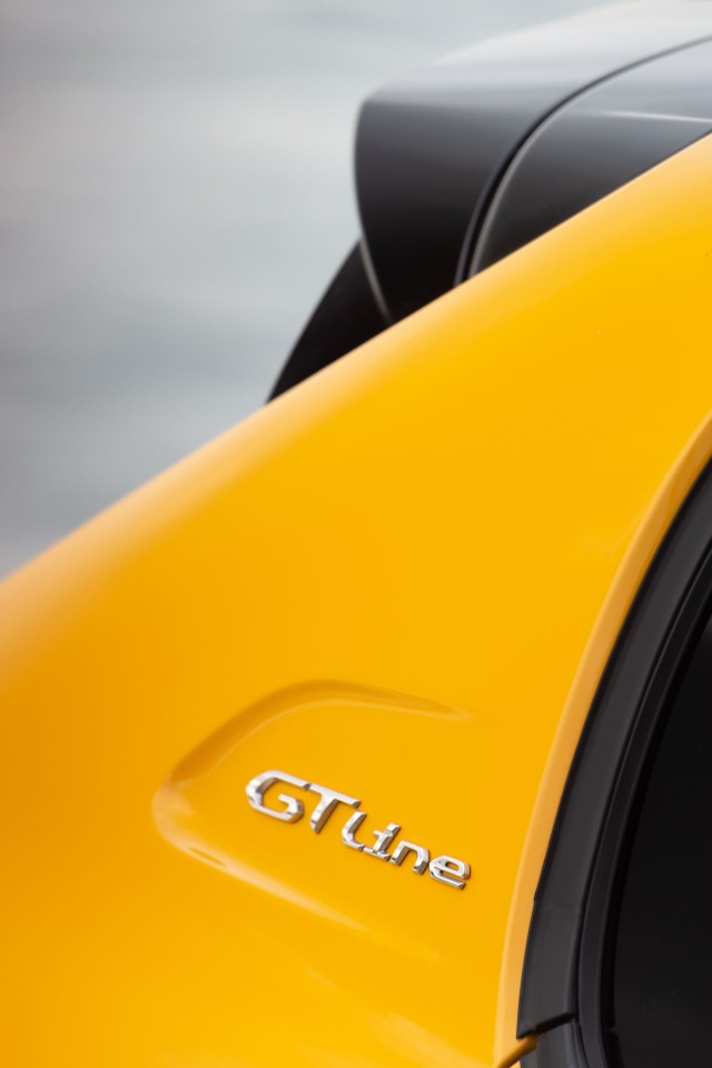 Photo officielle Peugeot 208 II GT Line Jaune Faro - Essais pres