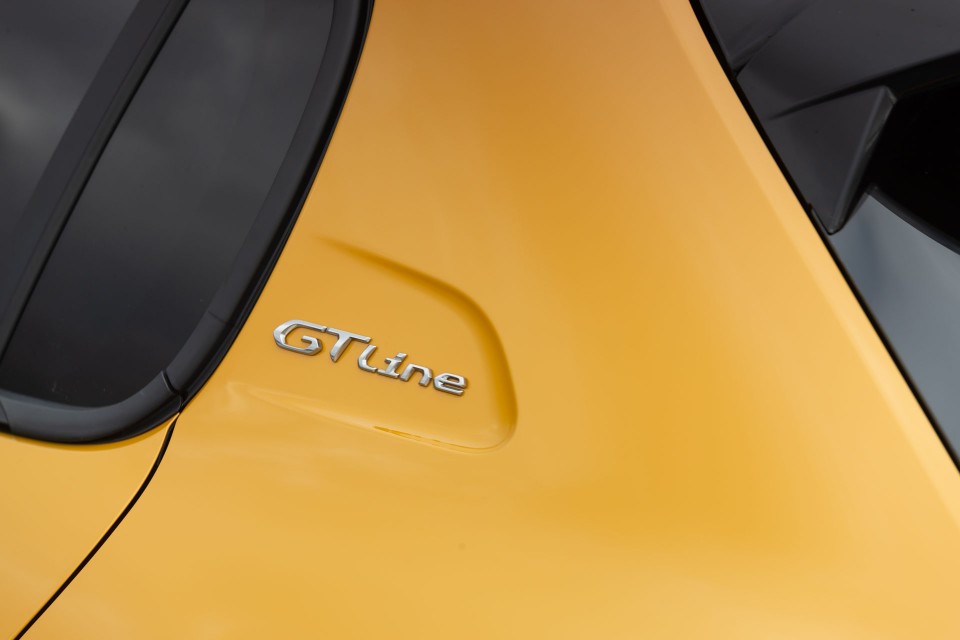 Photo officielle Peugeot 208 II GT Line Jaune Faro - Essais pres