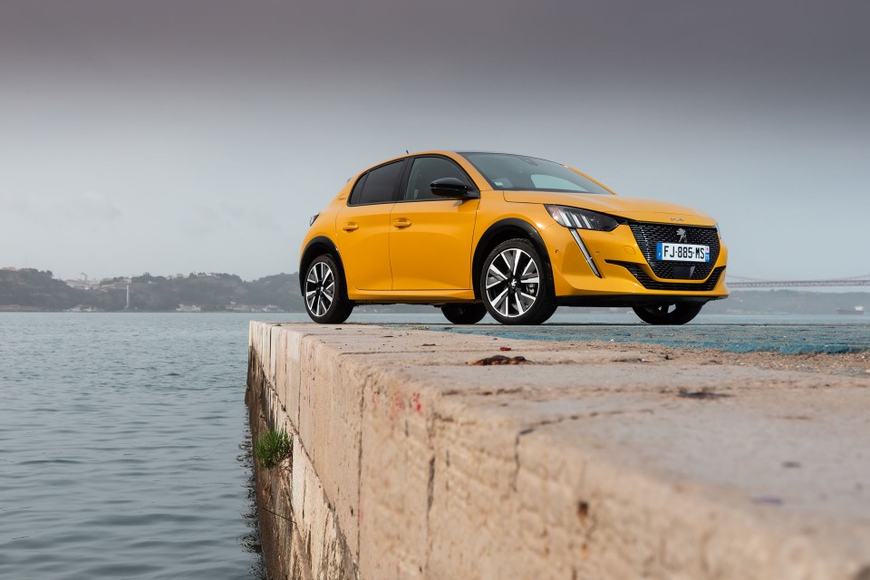 Photo officielle Peugeot 208 II GT Line Jaune Faro - Essais pres