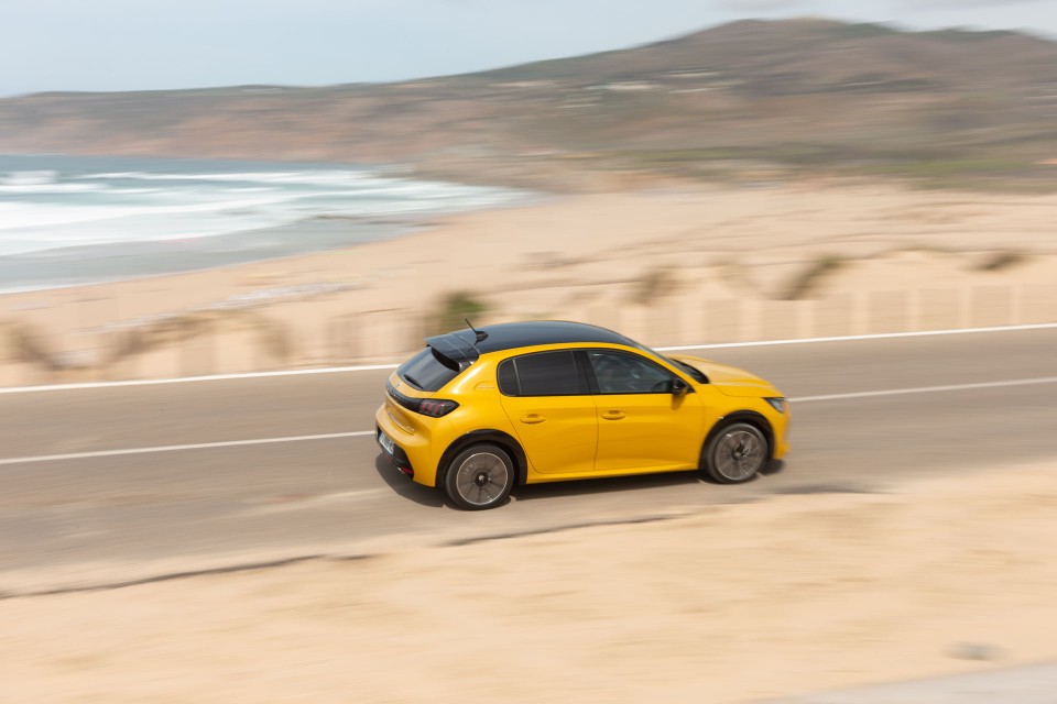 Photo officielle Peugeot 208 II GT Line Jaune Faro - Essais pres