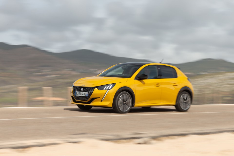 Photo officielle Peugeot 208 II GT Line Jaune Faro - Essais pres