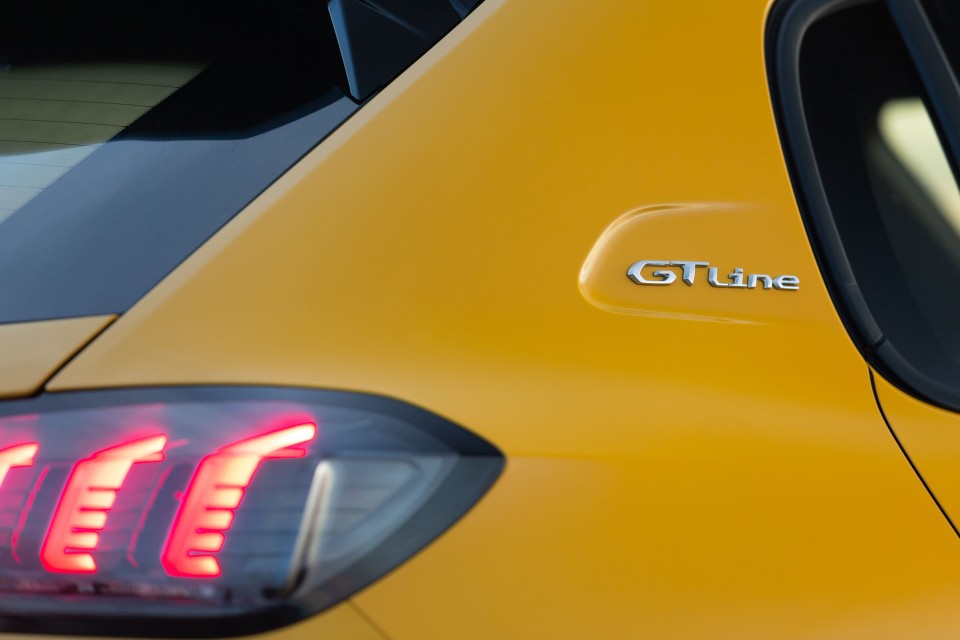 Photo officielle Peugeot 208 II GT Line Jaune Faro - Essais pres