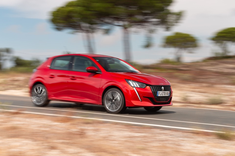 Photo officielle Peugeot 208 II Allure Rouge Elixir - Essais pre
