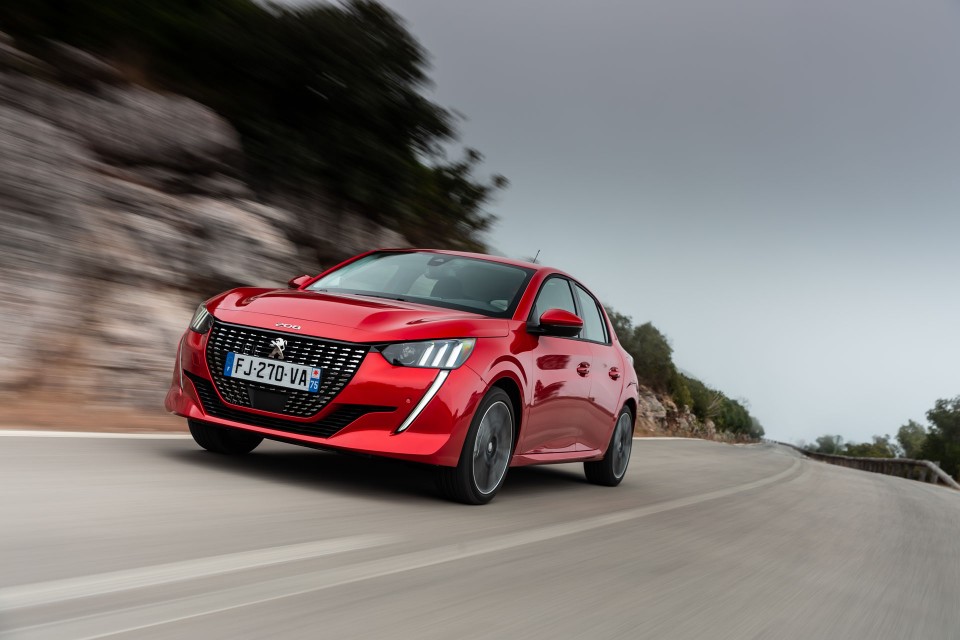 Photo officielle Peugeot 208 II Allure Rouge Elixir - Essais pre
