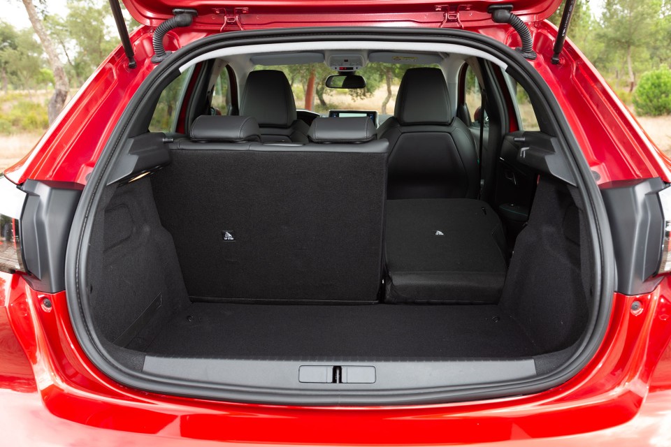 Photo officielle Peugeot 208 II Allure Rouge Elixir - Essais pre