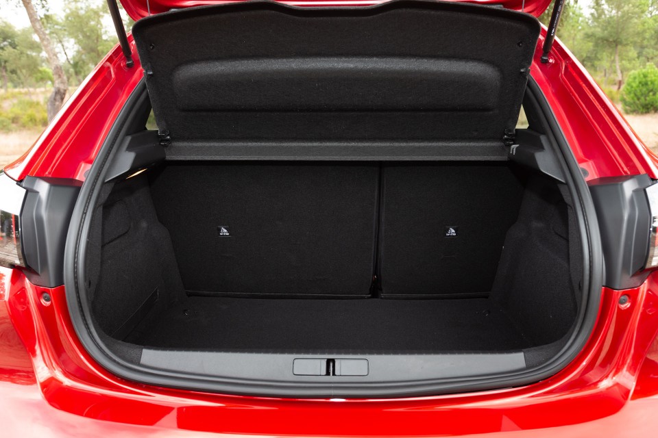 Photo officielle Peugeot 208 II Allure Rouge Elixir - Essais pre