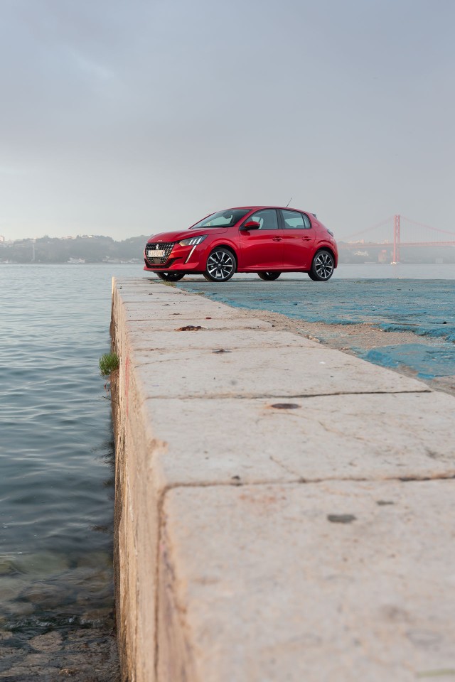Photo officielle Peugeot 208 II Allure Rouge Elixir - Essais pre