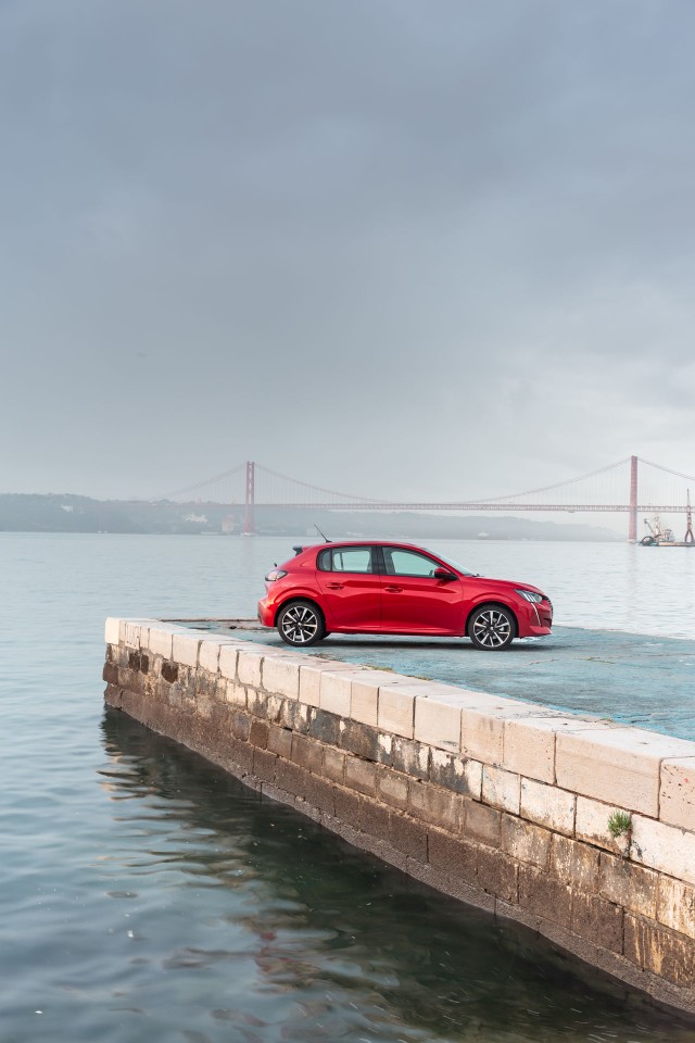 Photo officielle Peugeot 208 II Allure Rouge Elixir - Essais pre
