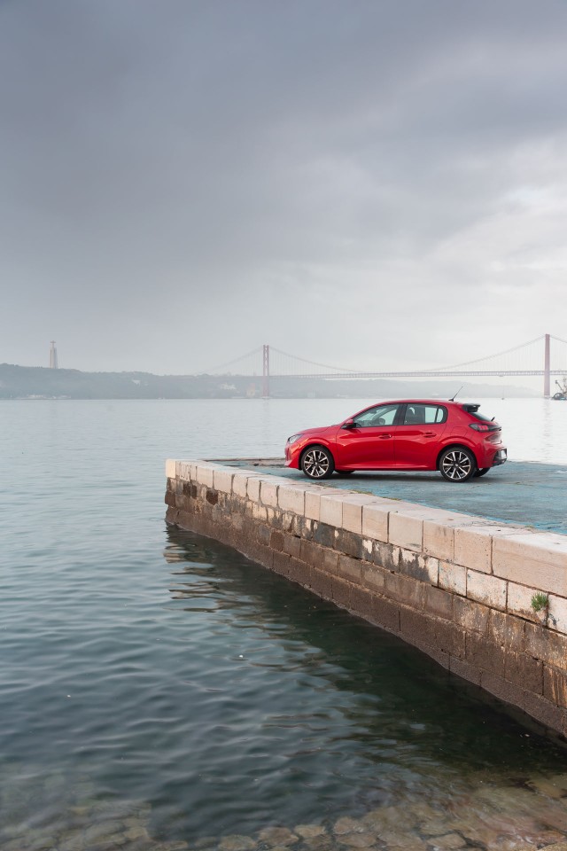 Photo officielle Peugeot 208 II Allure Rouge Elixir - Essais pre