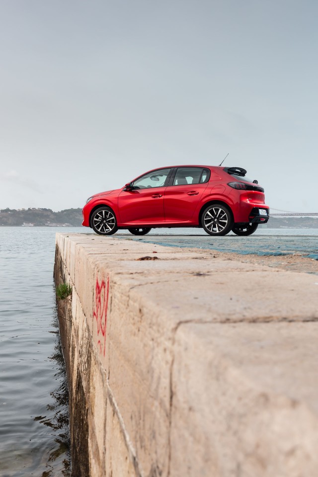 Photo officielle Peugeot 208 II Allure Rouge Elixir - Essais pre