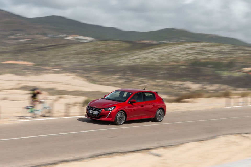 Photo officielle Peugeot 208 II Allure Rouge Elixir - Essais pre