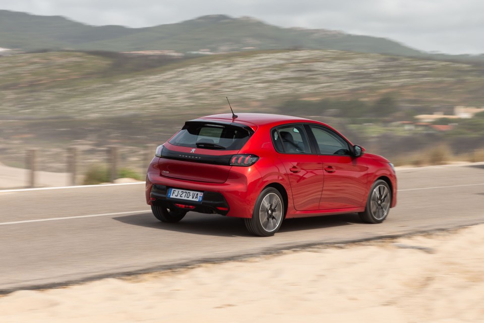Photo officielle Peugeot 208 II Allure Rouge Elixir - Essais pre