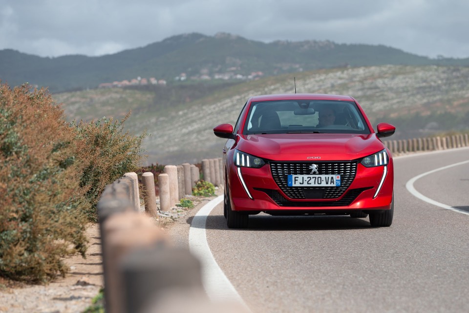 Photo officielle Peugeot 208 II Allure Rouge Elixir - Essais pre