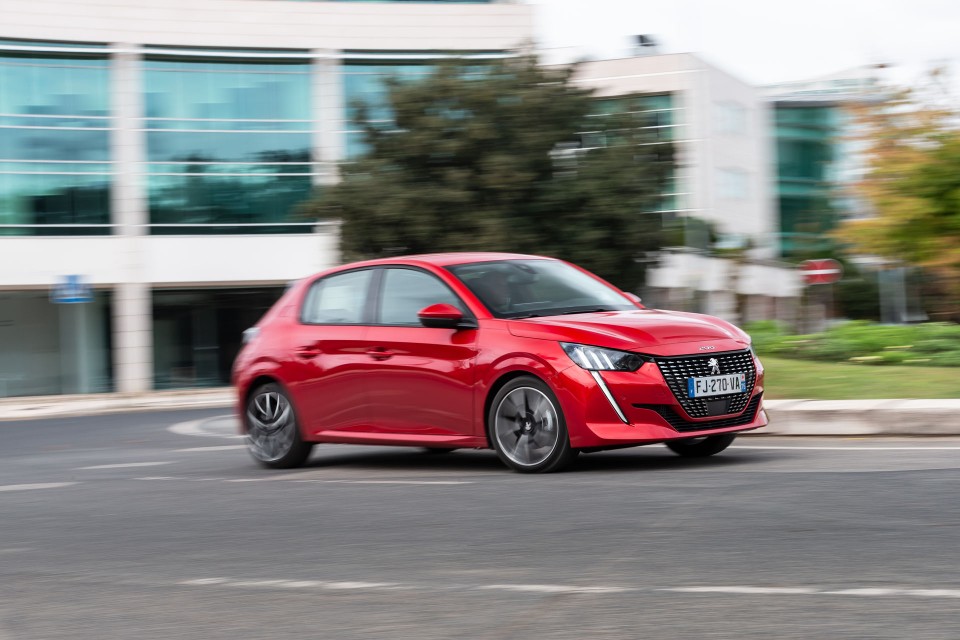 Photo officielle Peugeot 208 II Allure Rouge Elixir - Essais pre