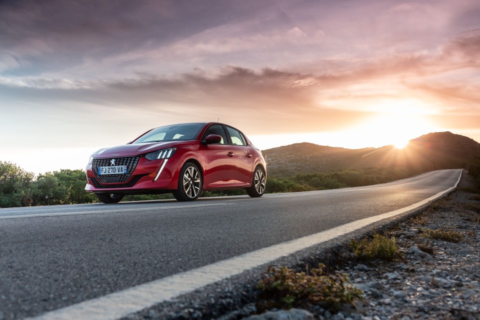 Photo officielle Peugeot 208 II Allure Rouge Elixir - Essais pre
