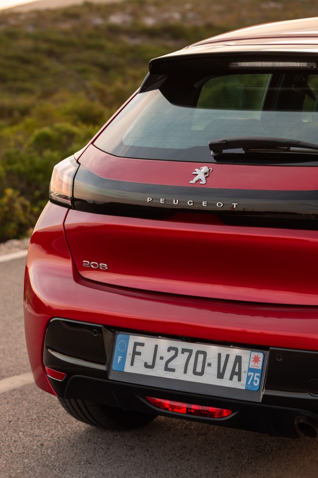 Photo officielle Peugeot 208 II Allure Rouge Elixir - Essais pre