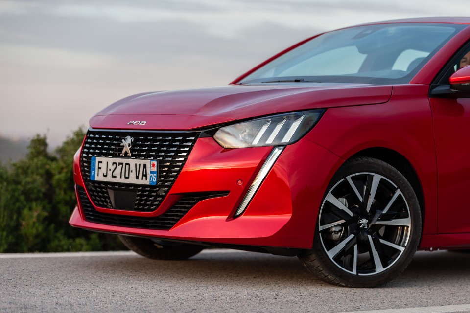Photo officielle Peugeot 208 II Allure Rouge Elixir - Essais pre