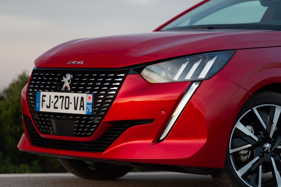 Photo officielle Peugeot 208 II Allure Rouge Elixir - Essais pre