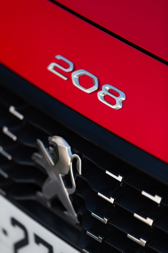 Photo officielle Peugeot 208 II Allure Rouge Elixir - Essais pre