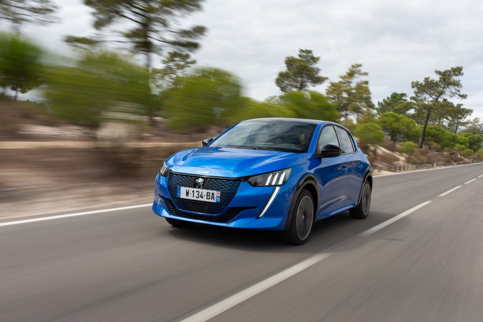 Photo officielle Peugeot e-208 GT Bleu Vertigo - Essais presse 2