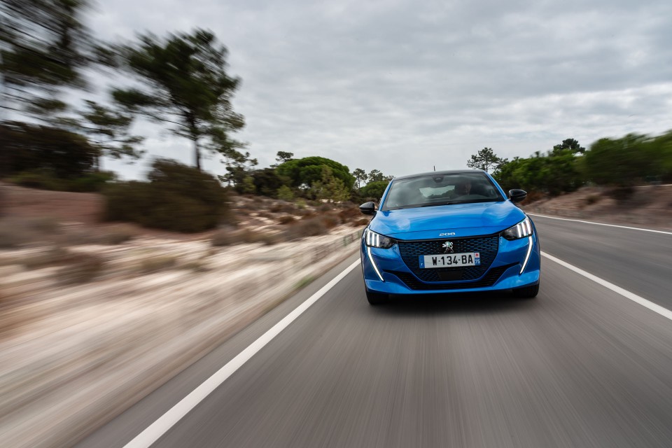Photo officielle Peugeot e-208 GT Bleu Vertigo - Essais presse 2