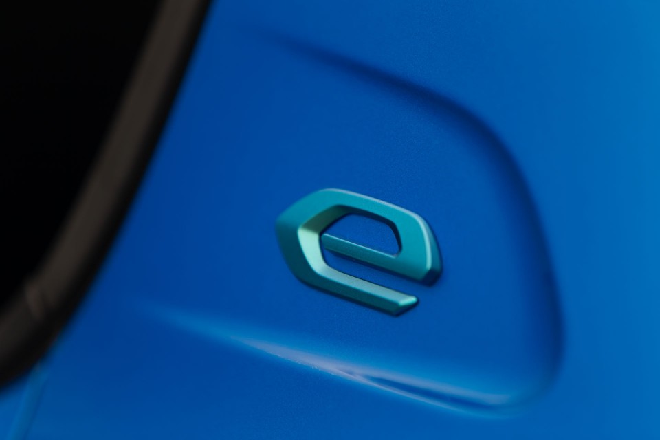 Photo officielle Peugeot e-208 GT Bleu Vertigo - Essais presse 2