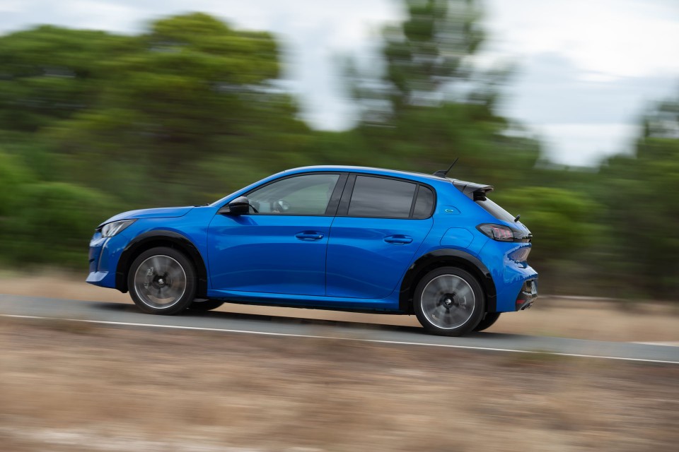 Photo officielle Peugeot e-208 GT Bleu Vertigo - Essais presse 2