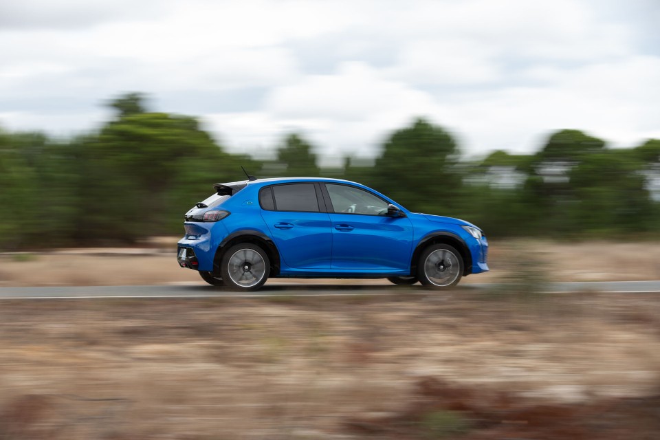 Photo officielle Peugeot e-208 GT Bleu Vertigo - Essais presse 2