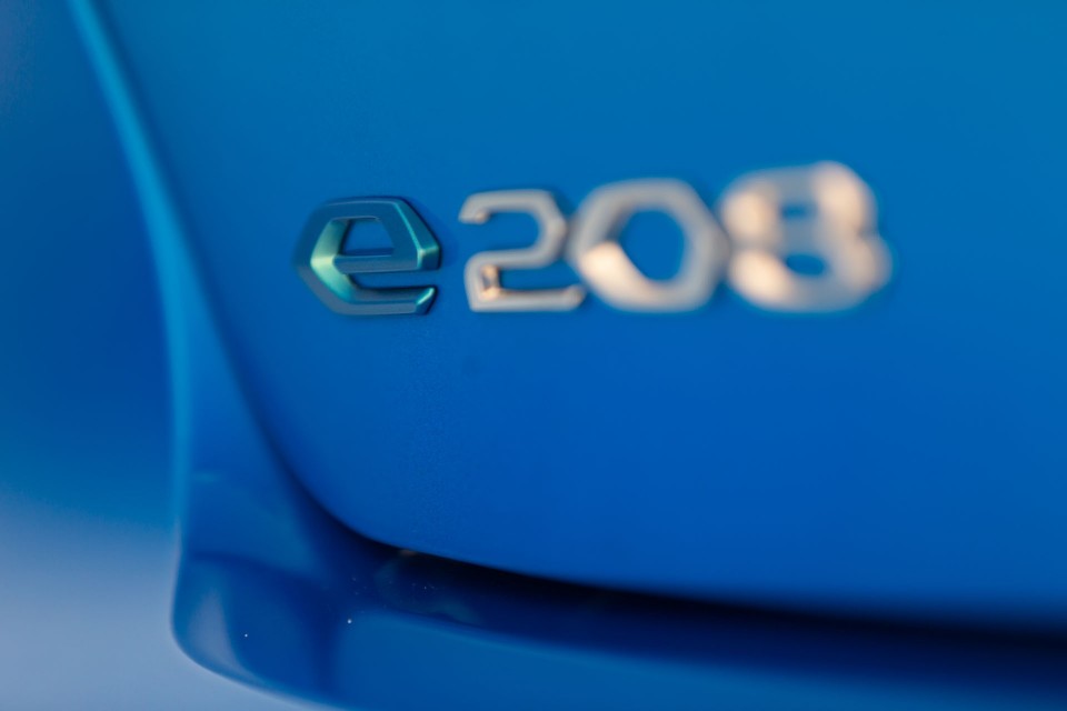 Photo officielle Peugeot e-208 GT Bleu Vertigo - Essais presse 2