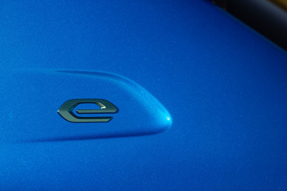 Photo officielle Peugeot e-208 GT Bleu Vertigo - Essais presse 2