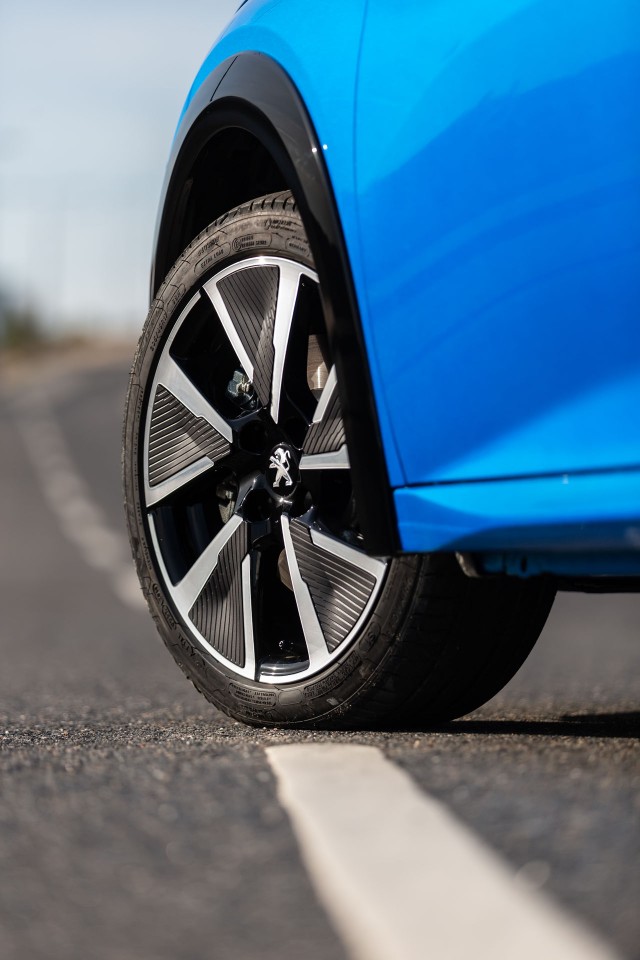 Photo officielle Peugeot e-208 GT Bleu Vertigo - Essais presse 2