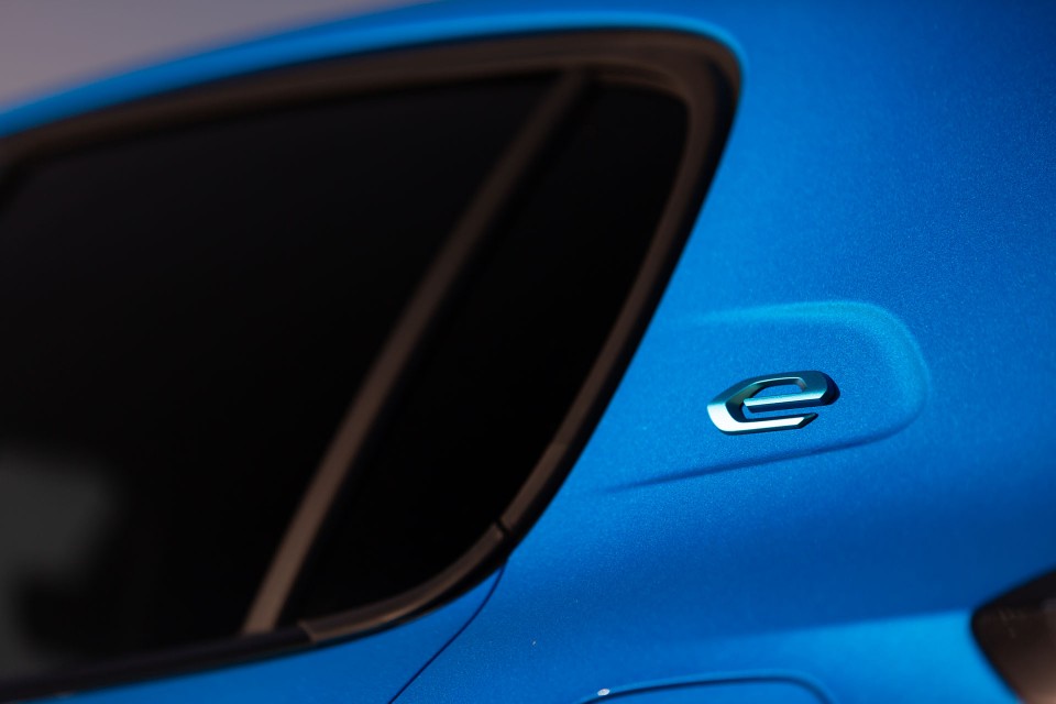 Photo officielle Peugeot e-208 GT Bleu Vertigo - Essais presse 2