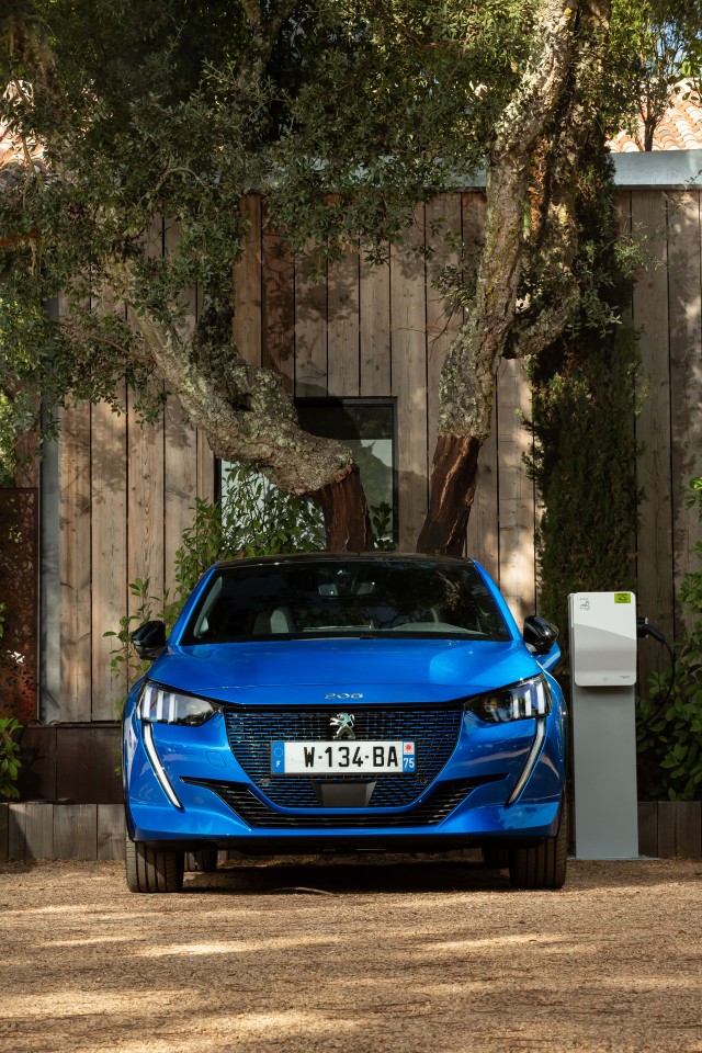 Photo officielle Peugeot e-208 GT Bleu Vertigo - Essais presse 2