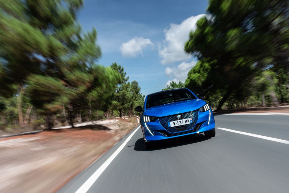 Photo officielle Peugeot e-208 GT Bleu Vertigo - Essais presse 2