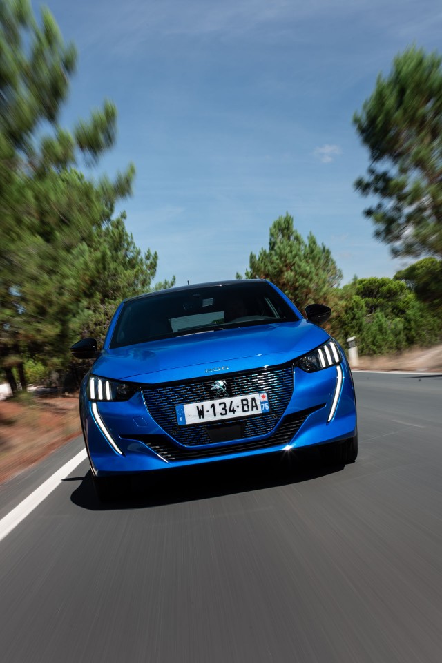 Photo officielle Peugeot e-208 GT Bleu Vertigo - Essais presse 2