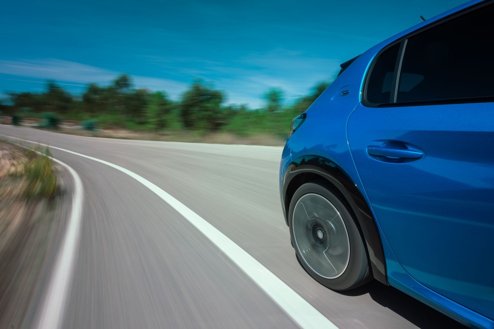 Photo officielle Peugeot e-208 GT Bleu Vertigo - Essais presse 2