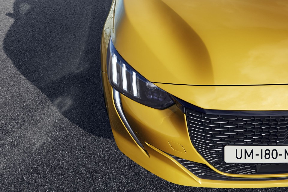 Photo bouclier avant Peugeot 208 II GT Line (2019)