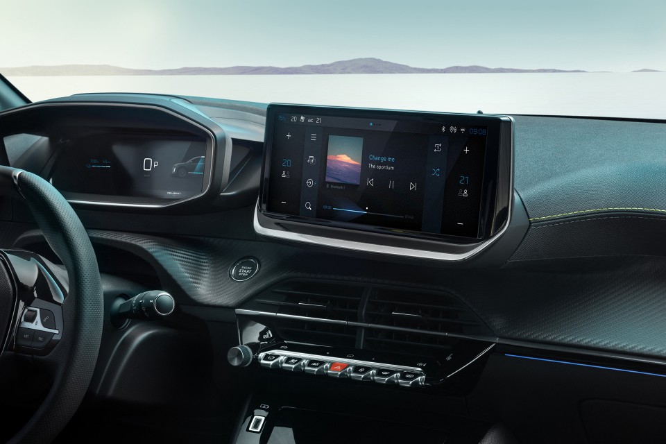 Photo écran tactile Peugeot e-208 II restylée (2023)