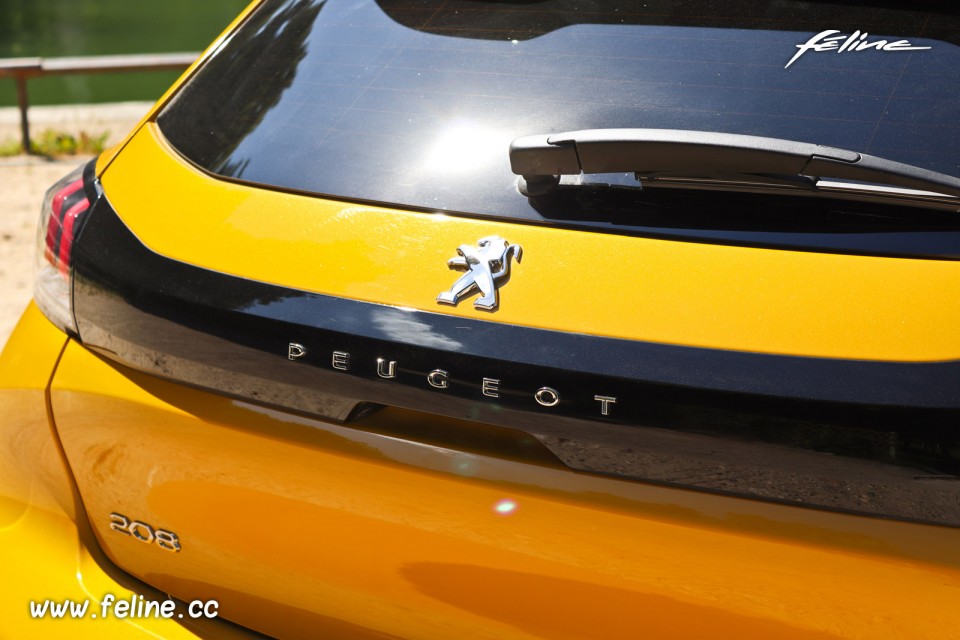 Photo détail volet de coffre Peugeot 208 II GT Line Jaune Faro