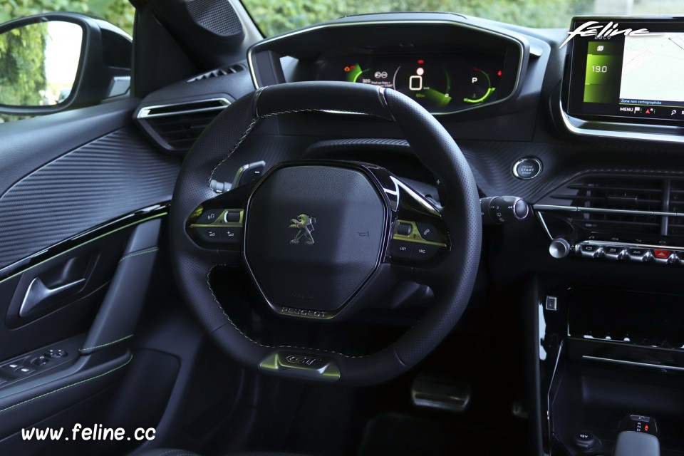 Photo volant cuir Peugeot 208 II GT Line (2019)