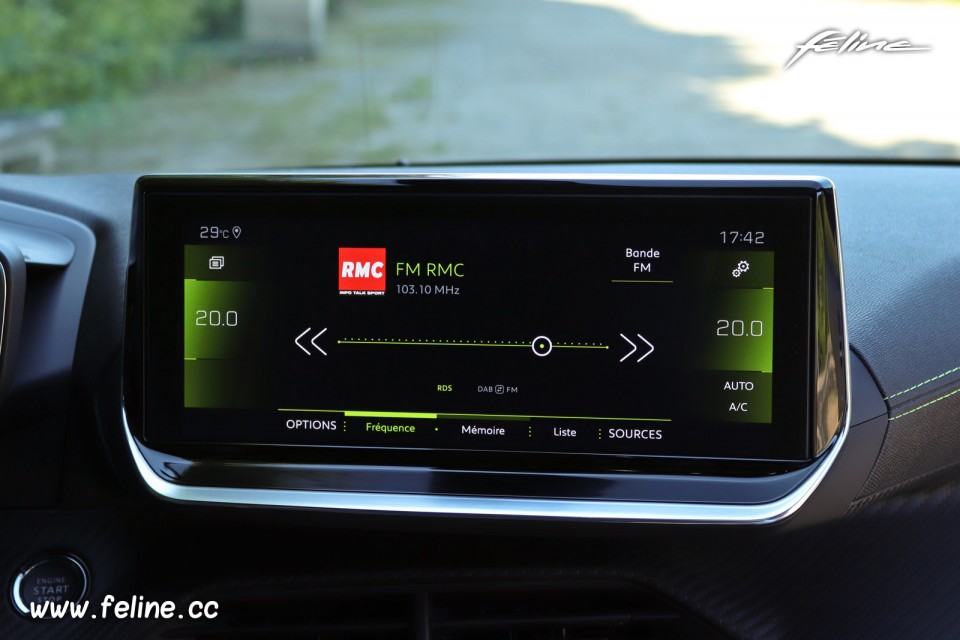 Photo radio multimédia écran tactile Peugeot 208 II GT Line (2