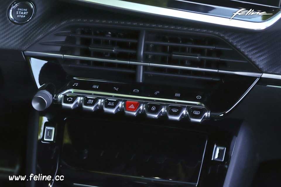 Photo boutons touches piano (toggle switches) Peugeot 208 II GT