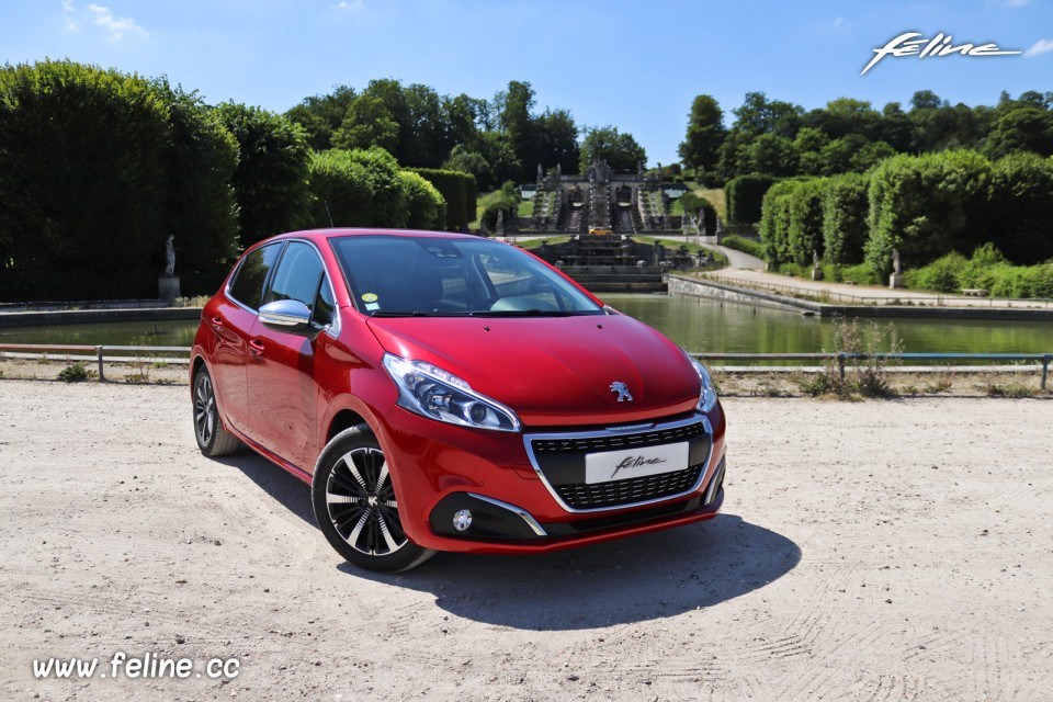 Photo statique Peugeot 208 I Allure Rouge Elixir (2018)